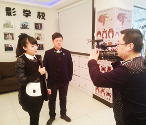视觉化妆摄影学校受邀接受海城电视台【秀名堂】的专访
